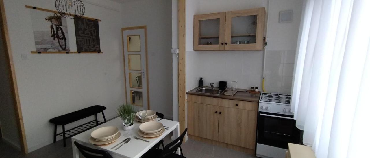 Blue Moon Apartman Eger Luaran gambar