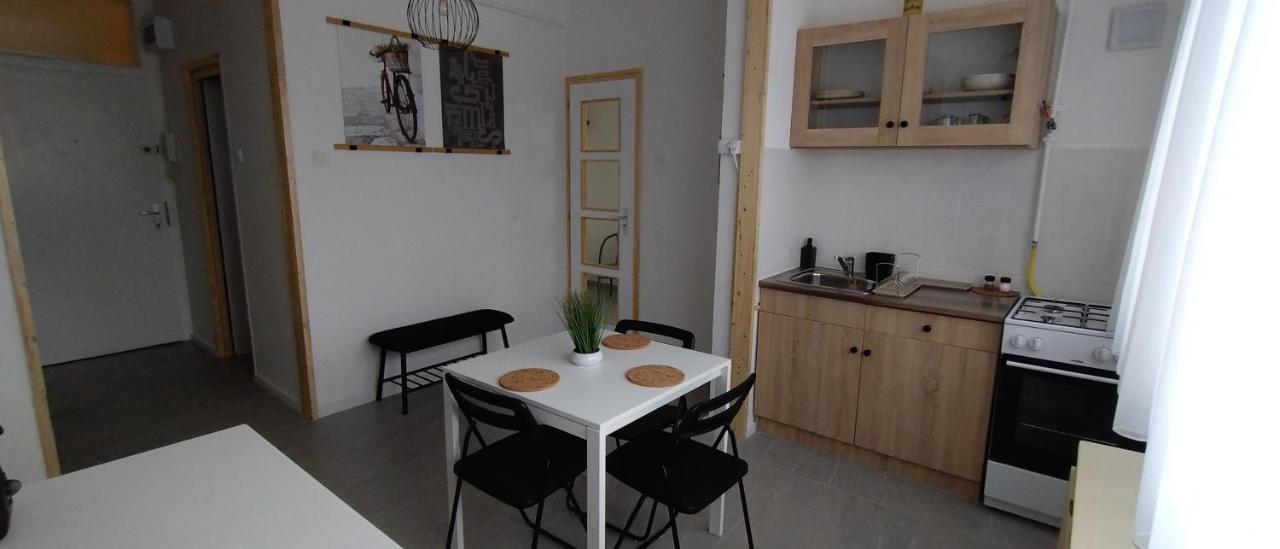 Blue Moon Apartman Eger Luaran gambar